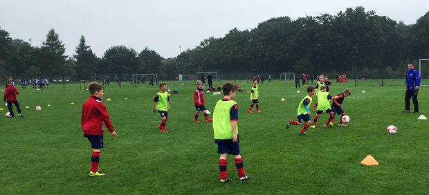 Eine ganz andere Einstellung als unter der Woche zeigten die Jungs schon beim konzentrierten Warm-up.