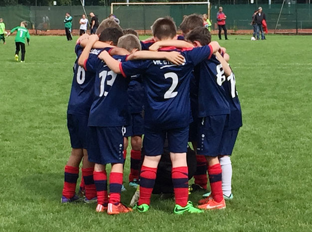 TEAMgeist war heute groß geschrieben und so haben sich unsere Jungs in insgesamt fünf Spielen heute wacker geschlagen.