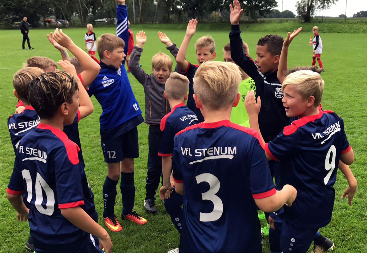 Die Freude auf das Spiel stand unseren Jungs auch vor dem Anpfiff schon ins Gesicht geschrieben - und nahtlos konnte sie von der ersten Minute auf das Spiel übertragen werden.