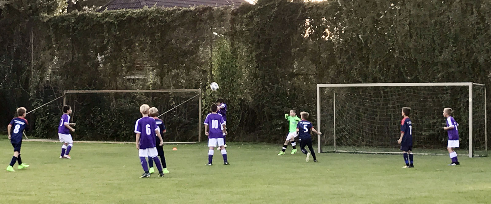 Nach dem Rückstand suchten wir natürlich noch einmal den Weg nach vorn, verloren dabei aber mit zunehmender Spieldauer die spielerische Linie und kamen nur zu selten zwingend vor das Tor.