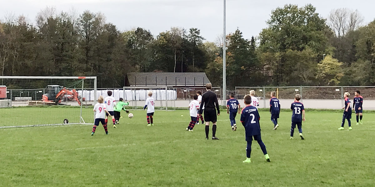 In der Schlussphase drängten wir mit aller Kraft auf das Huder Tor, konnten den Ball aber zunächst trotz aller Bemühungen nicht ins Netz befördern.