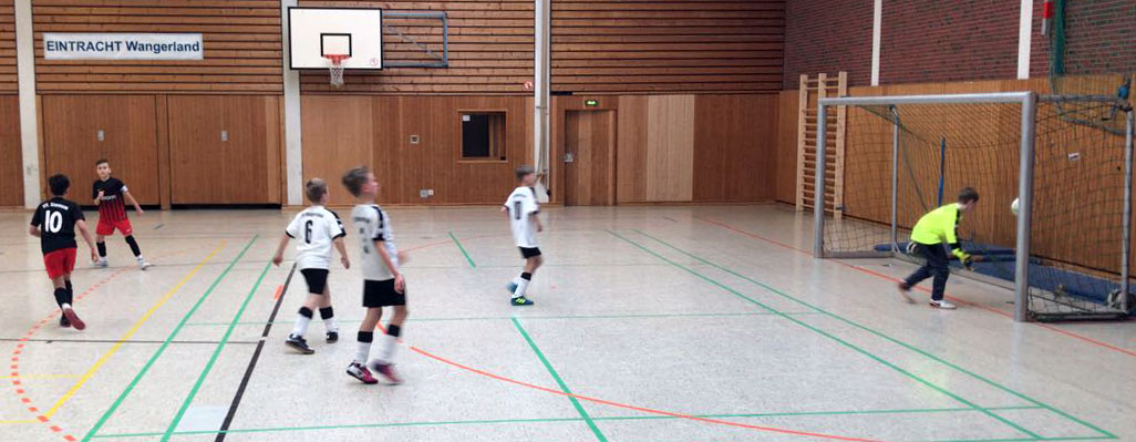 Nach vier Minuten zappelt der Ball zum zweiten Mal im Netz. 2:0 für den VfL: Torschütze ist erneut Tuna.