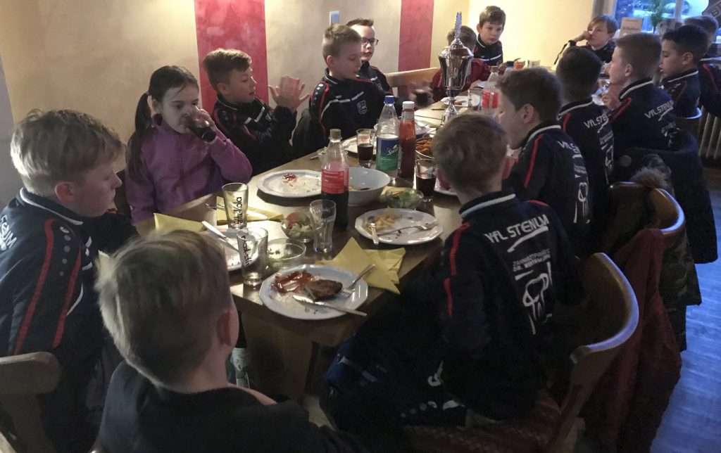 Die tolle und mit dem Kreismeister-Titel gekrönte Wintersaison haben wir mit einem gemütlichen Abend ausklingen lassen.