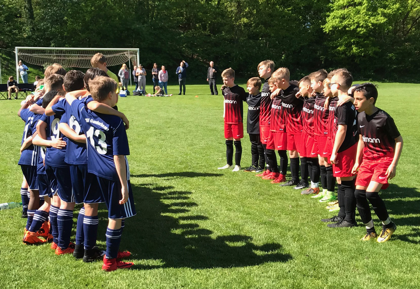 Bestes Wetter, zahlreiche Zuschauer und zwei starke und motivierte Teams aus Stenum und Ganderkesee: die Voraussetzungen für ein packendes Derby hätten besser nicht sein können.