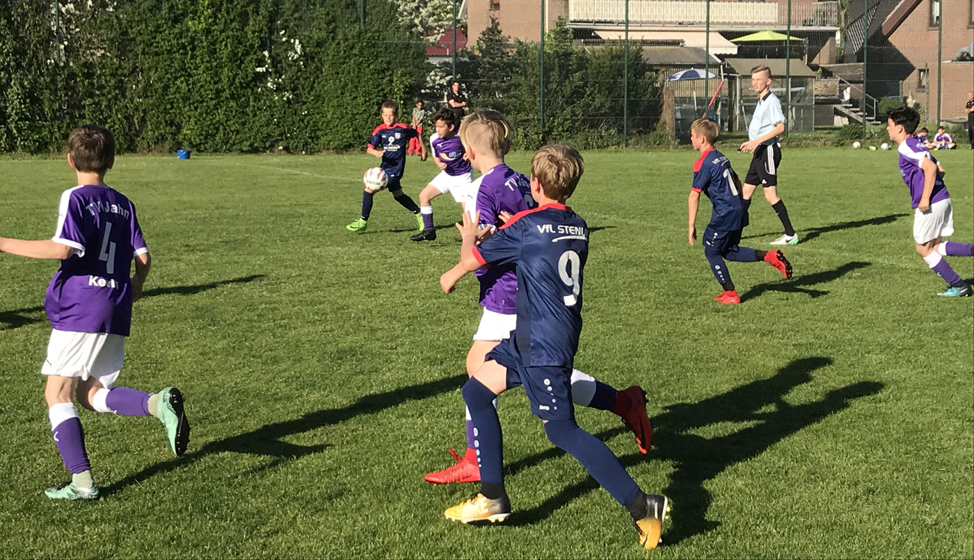 Bei bestem Fußballwetter sahen die Zuschauer wieder ein umkämpftes Derby, bei dem wir im ersten Durchgang die Vorteile auf unserer Seite hatten.