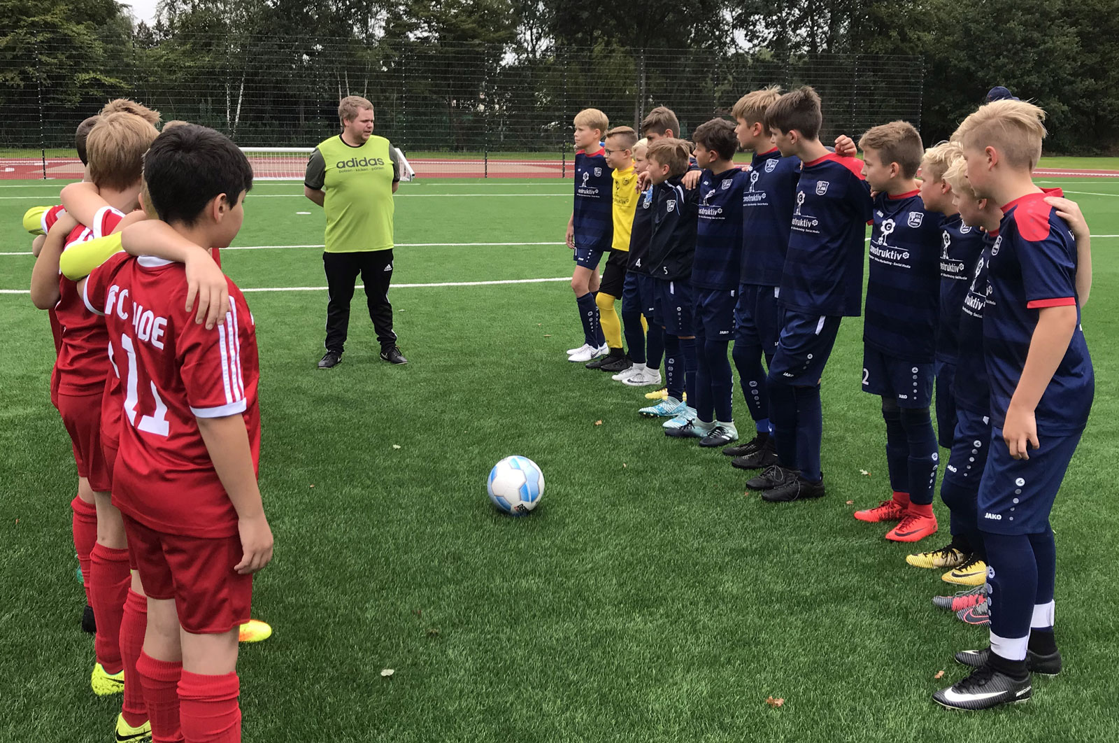 Das Warten hat ein Ende: nach den verschiedenen Tests der letzten Woche geht es heute beim FC Hude erstmals um Punkte.