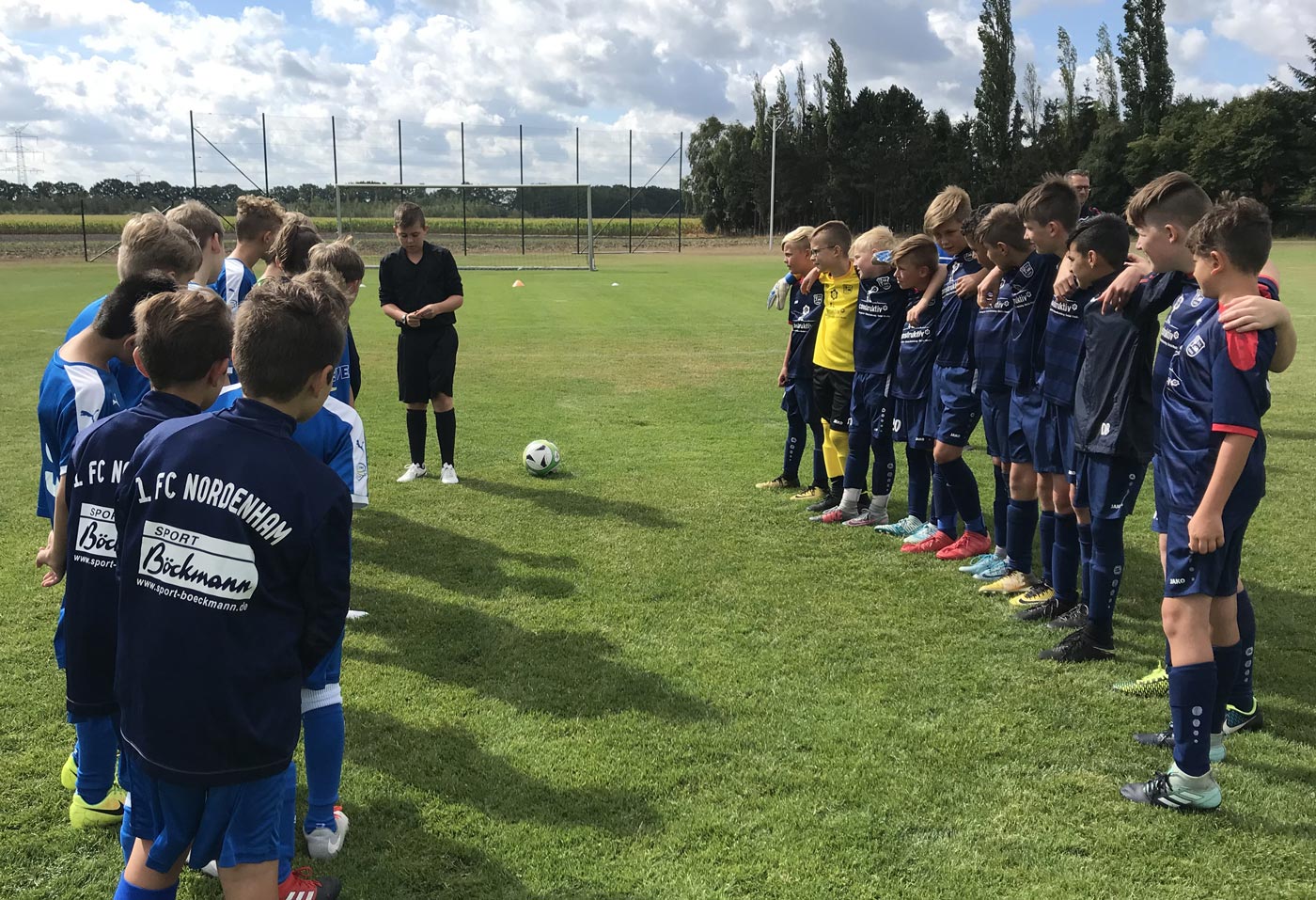Zum zweiten Test der Saison hatten wir uns mit der D2 des 1. FC Nodenham verabredet, die wir vereinzelt in der vergangenen Saison schon als sehr spielstarke E1 kennengelernt hatten.