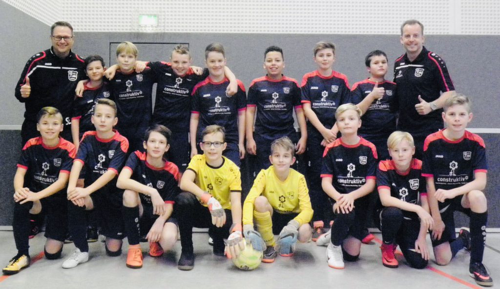 Heute zwar unterteilt in zwei Mannschaften, ansonsten aber natürlich wie immer als EIN TEAM freuten wir uns auf den Wintercup in eigener Halle.