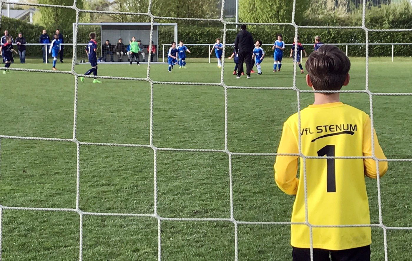 Konstantin hütete heute aushilfsweise unser Tor und sah überwiegend mit an, wie sich das Spielgeschehen in der gegnerischen Hälfte abspielte.